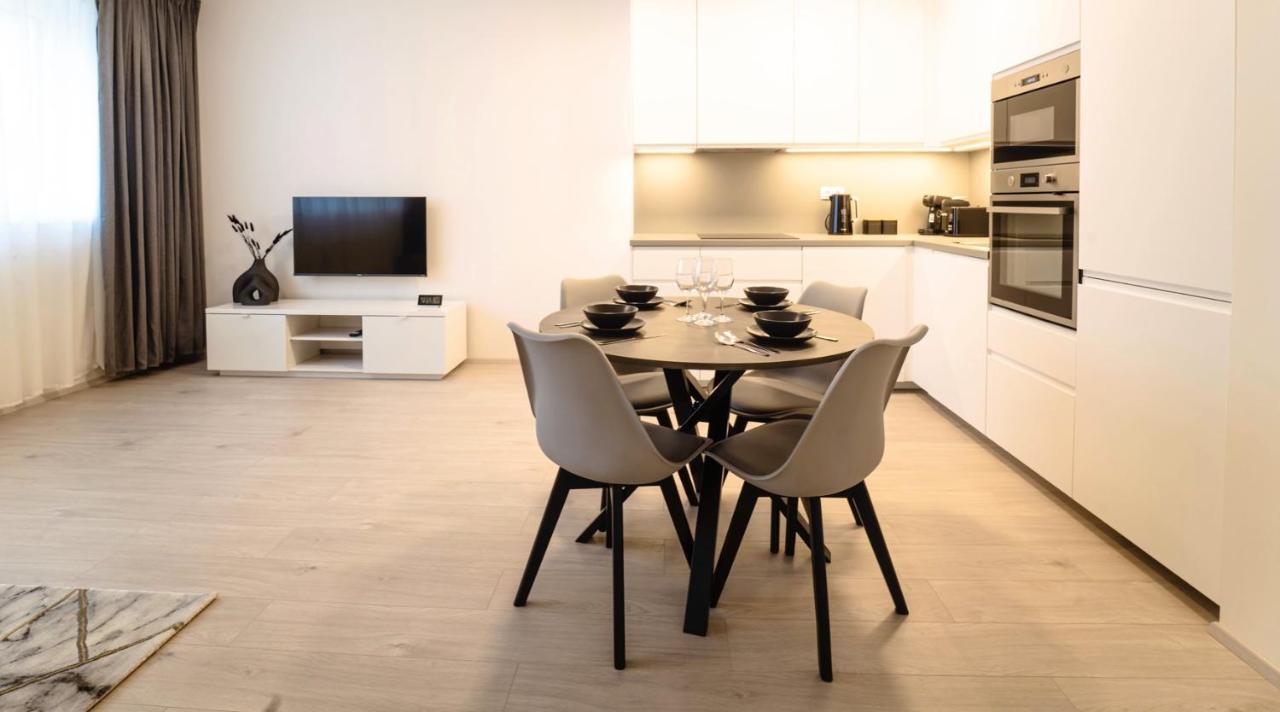 Tran Chien Apartment With Free Private Parking Prague Ngoại thất bức ảnh