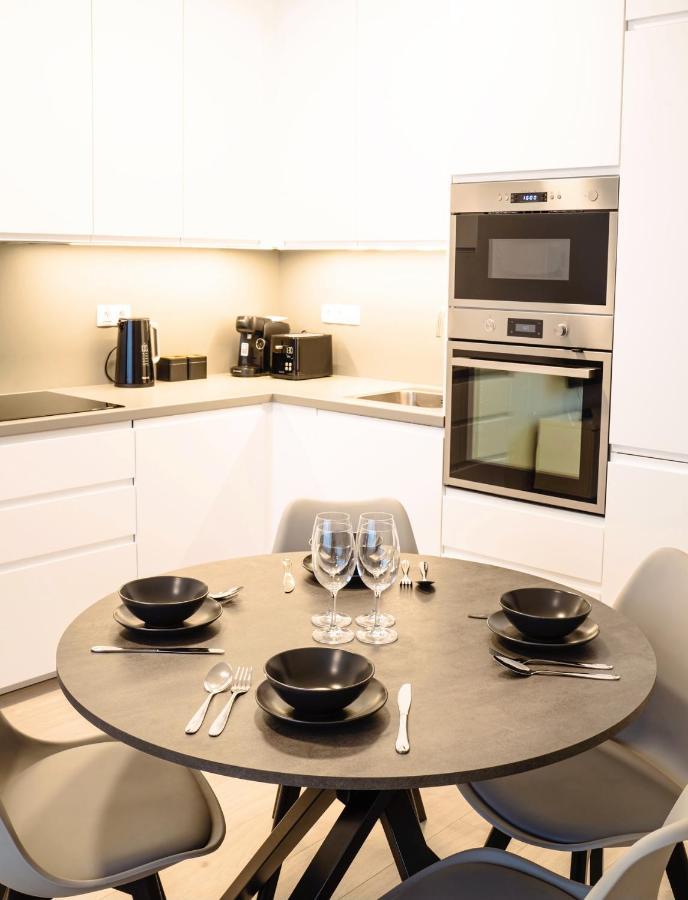 Tran Chien Apartment With Free Private Parking Prague Ngoại thất bức ảnh