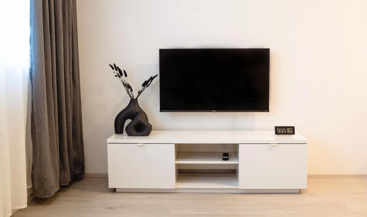 Tran Chien Apartment With Free Private Parking Prague Ngoại thất bức ảnh