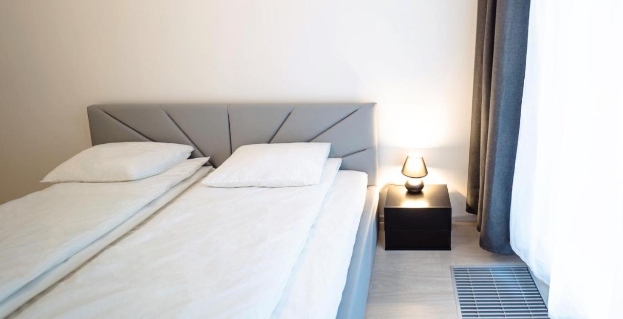 Tran Chien Apartment With Free Private Parking Prague Ngoại thất bức ảnh