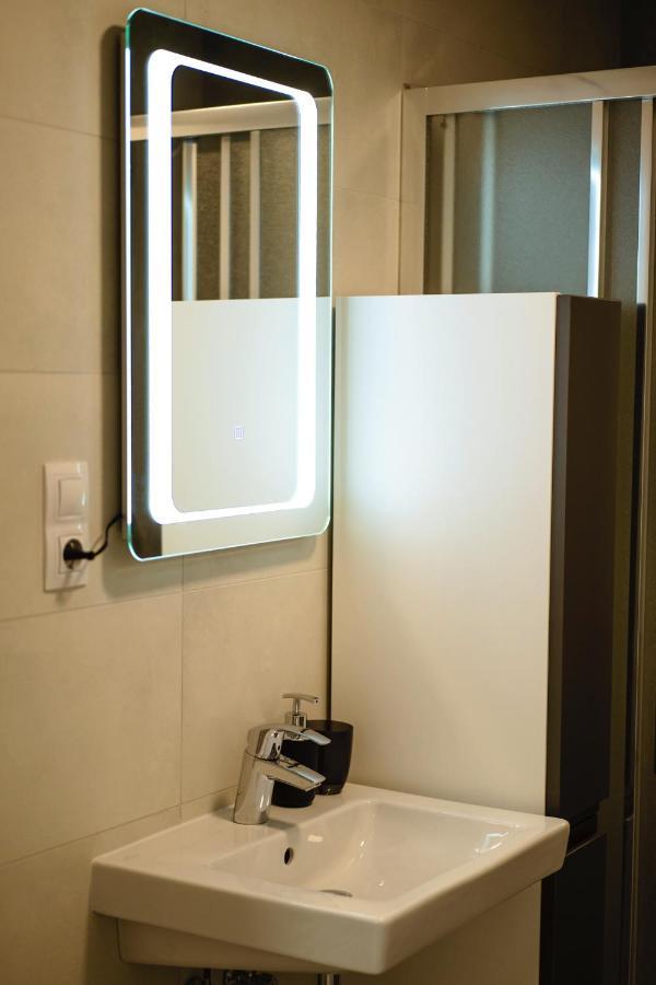 Tran Chien Apartment With Free Private Parking Prague Ngoại thất bức ảnh