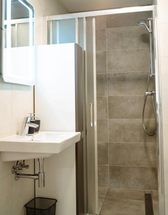 Tran Chien Apartment With Free Private Parking Prague Ngoại thất bức ảnh
